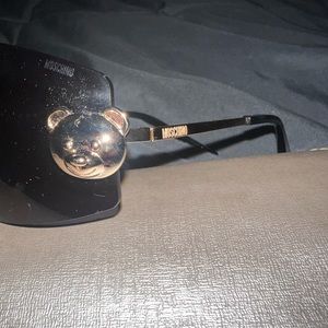 Moschino sun glasses